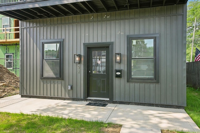 92 E Innis Ave, Columbus, OH 43207 - entrance to property