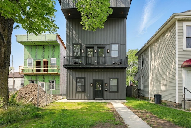 92 E Innis Ave, Columbus, OH 43207 - back of house featuring a balcony