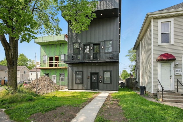 92 E Innis Ave, Columbus, OH 43207 - rear view of property with a balcony, entry steps, a lawn, and board and batten siding