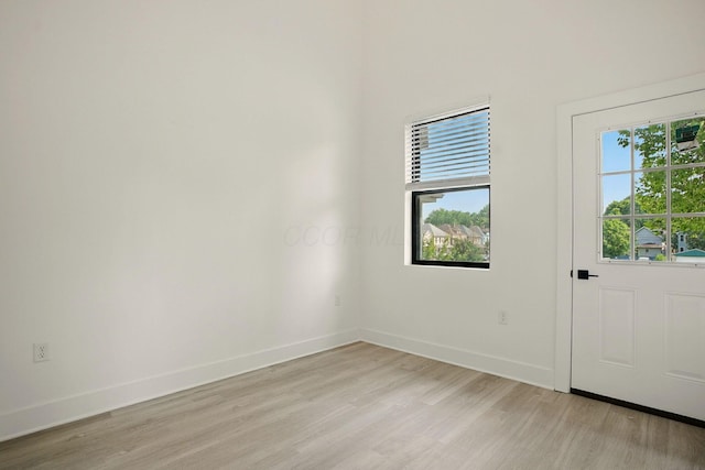 92 E Innis Ave, Columbus, OH 43207 - entrance foyer featuring light wood-style flooring and baseboards