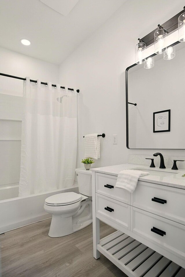92 E Innis Ave, Columbus, OH 43207 - full bath featuring vanity, shower / tub combo, wood finished floors, and recessed lighting