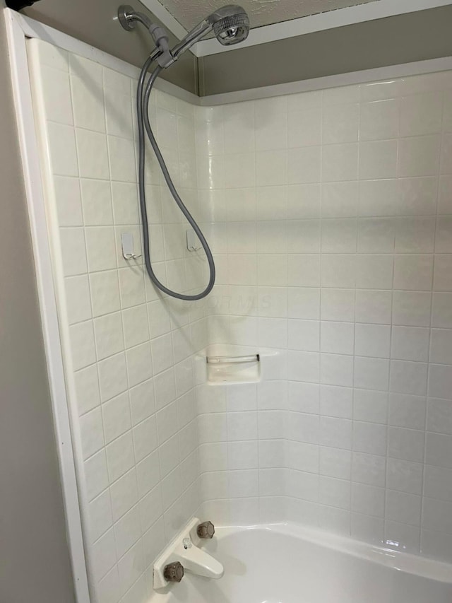 5019 N High St Unit 97, Columbus, OH 43214 - bathroom with washtub / shower combination