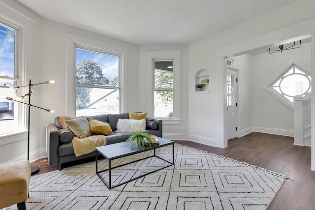 638 E 6th Ave, Lancaster, OH 43130 - living room with wood finished floors and baseboards