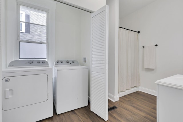638 E 6th Ave, Lancaster, OH 43130 - laundry room featuring separate washer and dryer and dark wood finished floors
