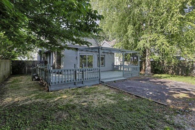 638 E 6th Ave, Lancaster, OH 43130 - back of property featuring a deck and a fenced backyard
