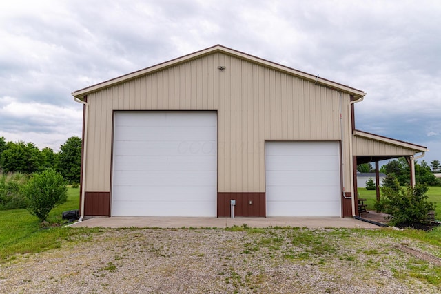 4091 Township Road 21, Marengo, OH 43334 - garage featuring a garage