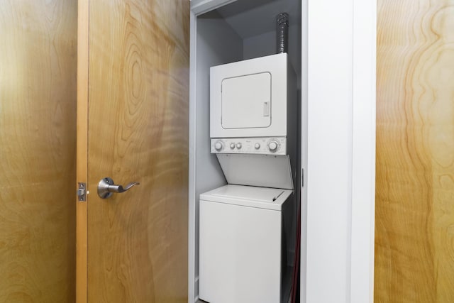 150 E Main St Unit 405, Columbus, OH 43215 - laundry room with estacked washer and dryer