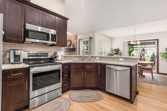 2461 Abbey Knoll Dr, Lewis Center, OH 43035 - kitchen featuring stainless steel appliances, light wood-style floors, plenty of natural light, and a peninsula