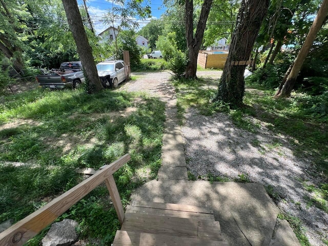 691-693 N Dawson Ave, Columbus, OH 43219 - view of yard