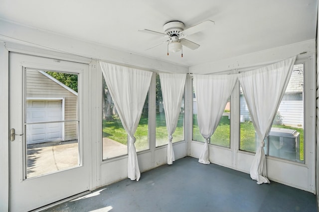 33 W Dominion Blvd, Columbus, OH 43214 - unfurnished sunroom featuring a ceiling fan