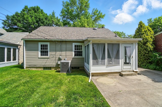 33 W Dominion Blvd, Columbus, OH 43214 - rear view of property featuring a sunroom, a yard, a shingled roof, and a patio area