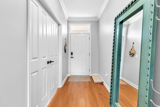 4724 Trademark Trl, Hilliard, OH 43026 - entrance foyer featuring ornamental molding, light wood-type flooring, and baseboards