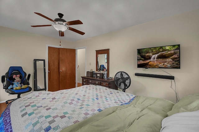 5990 Roselawn Ave, Columbus, OH 43232 - bedroom featuring wood finished floors, ceiling fan, and a closet