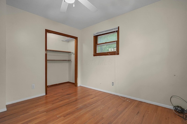 5990 Roselawn Ave, Columbus, OH 43232 - unfurnished bedroom with light wood-style flooring, baseboards, a closet, and a ceiling fan