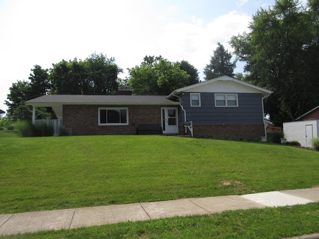 470 Beacon Rd, Newark, OH 43055 - tri-level home featuring a front lawn and brick siding