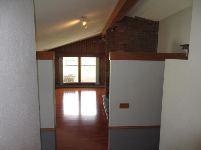 470 Beacon Rd, Newark, OH 43055 - corridor featuring vaulted ceiling and wood finished floors