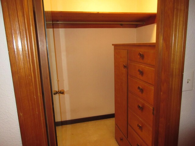 470 Beacon Rd, Newark, OH 43055 - view of closet