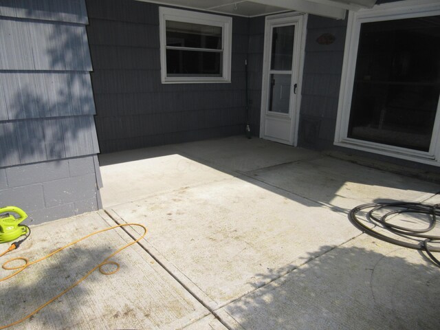 470 Beacon Rd, Newark, OH 43055 - view of patio