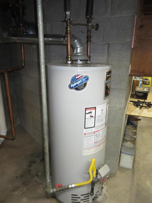 470 Beacon Rd, Newark, OH 43055 - utilities featuring water heater