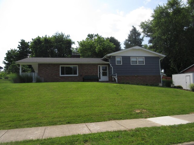 470 Beacon Rd, Newark, OH 43055 - tri-level home featuring a front lawn and brick siding