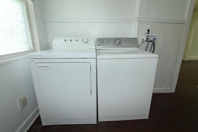 552 Southwood Ave, Columbus, OH 43207 - washroom featuring washing machine and clothes dryer, wainscoting, and dark wood finished floors