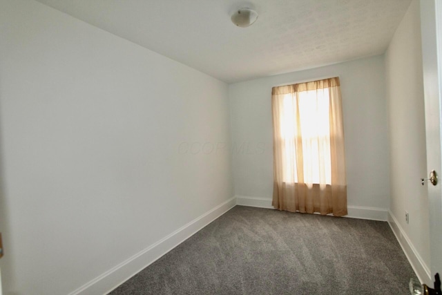 552 Southwood Ave, Columbus, OH 43207 - carpeted empty room with baseboards