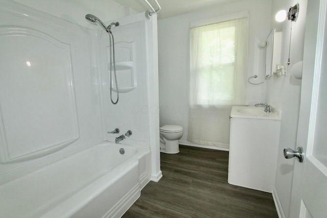 552 Southwood Ave, Columbus, OH 43207 - bathroom featuring vanity, shower / tub combination, and wood finished floors
