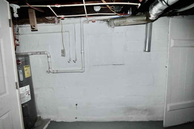 552 Southwood Ave, Columbus, OH 43207 - unfinished below grade area featuring electric water heater