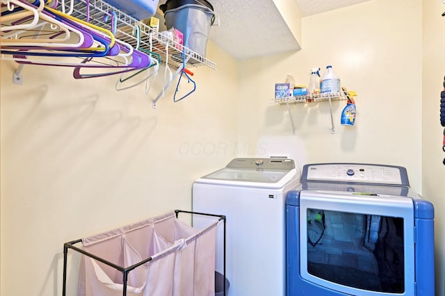 5138 Eastbend Dr, Canal Winchester, OH 43110 - laundry room featuring washer and clothes dryer and a textured ceiling
