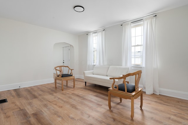 490 E Mithoff St, Columbus, OH 43206 - sitting room featuring arched walkways, light wood-style floors, and baseboards