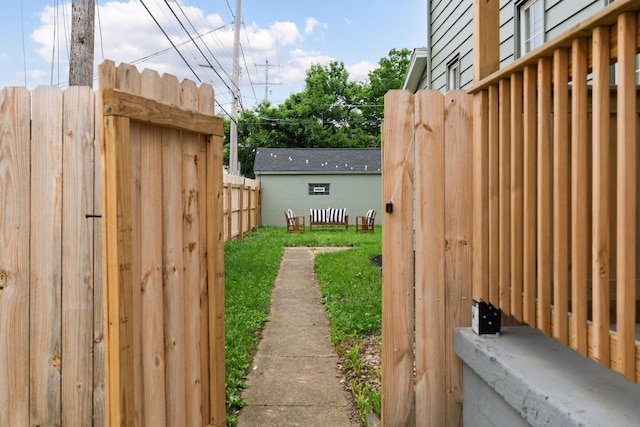 490 E Mithoff St, Columbus, OH 43206 - view of yard