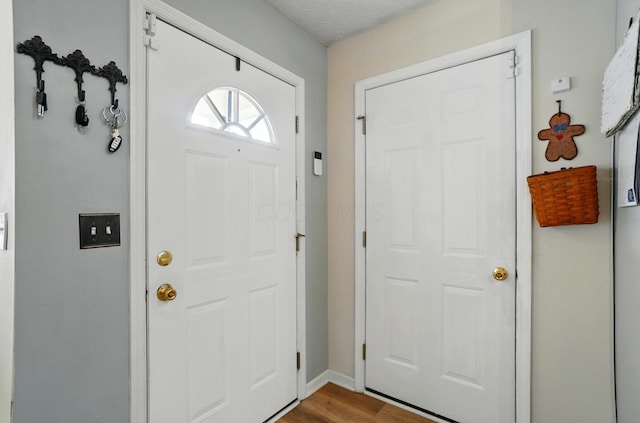 6235 Hampton Green Pl Unit 5B, Dublin, OH 43016 - foyer featuring wood finished floors and baseboards
