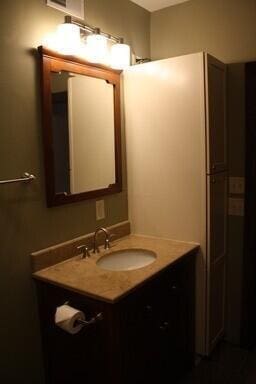 65 Warren St Unit 1/2, Columbus, OH 43215 - bathroom with vanity