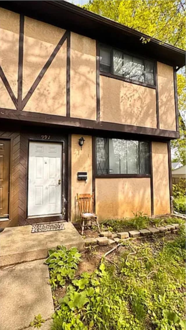 991 Hidden Acres Ct, Columbus, OH 43224 - property entrance with stucco siding