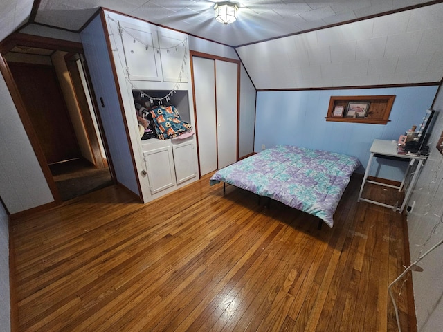 45 Shady Ln Unit 552On, Waverly, OH 45690 - bedroom featuring wood-type flooring and vaulted ceiling
