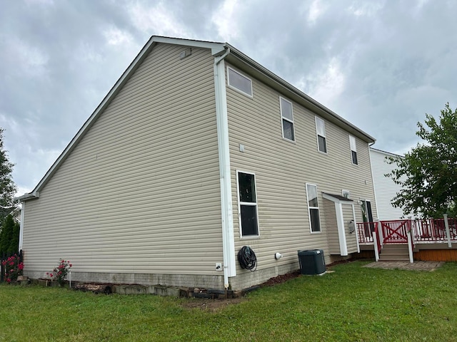 1021 Taylor Glen Blvd E, Pataskala, OH 43062 - view of property exterior with a deck and a yard