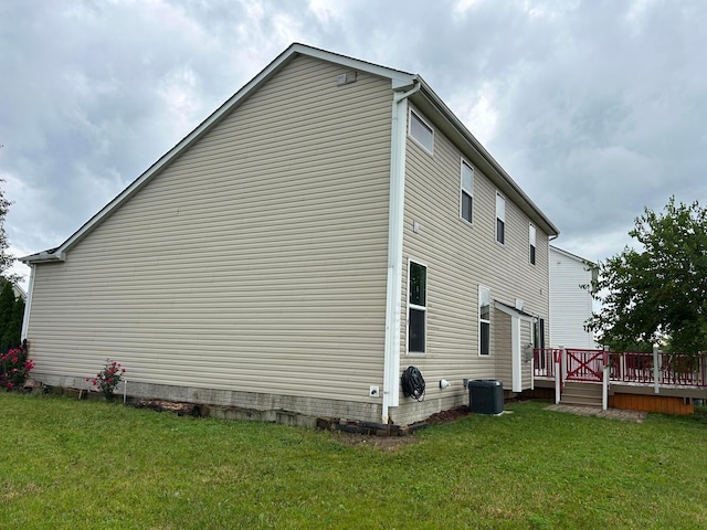 1021 Taylor Glen Blvd E, Pataskala, OH 43062 - view of side of property featuring a wooden deck and a yard