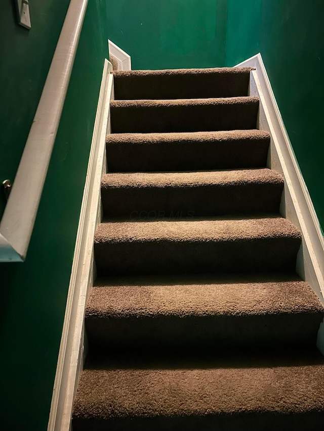 1021 Taylor Glen Blvd E, Pataskala, OH 43062 - view of staircase