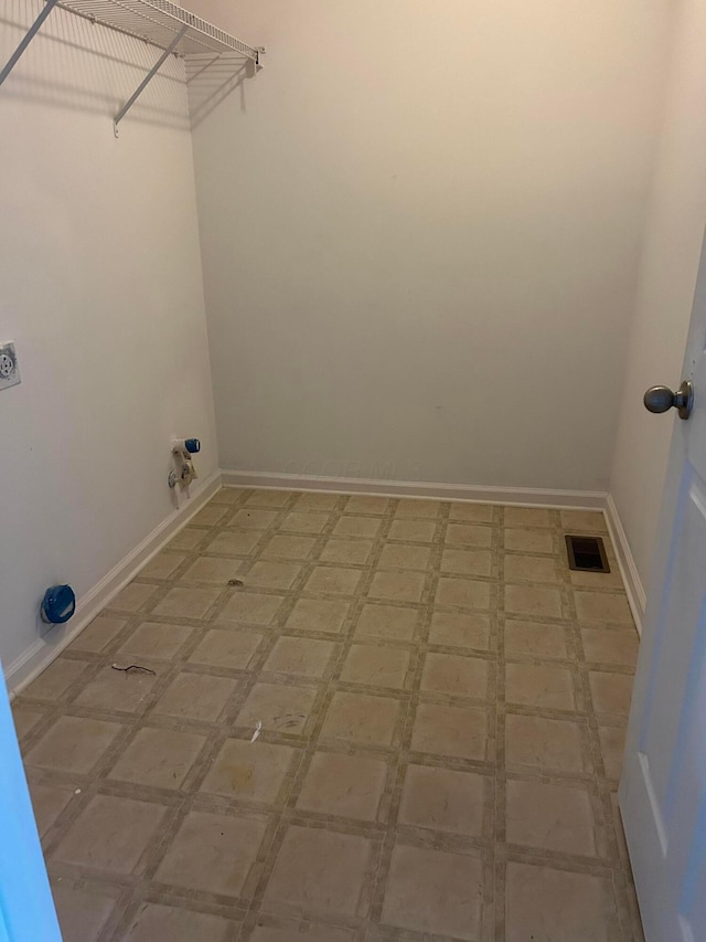 1021 Taylor Glen Blvd E, Pataskala, OH 43062 - laundry room featuring electric dryer hookup and baseboards