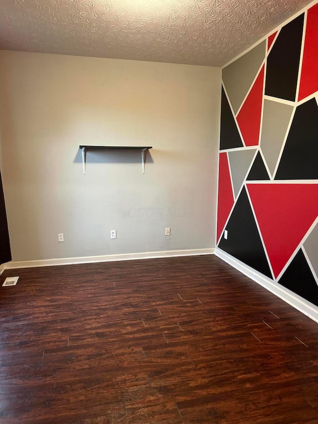 1021 Taylor Glen Blvd E, Pataskala, OH 43062 - unfurnished room featuring wood finished floors and a textured ceiling