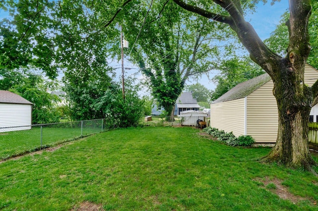 3064 Melva Ave, Columbus, OH 43224 - view of yard