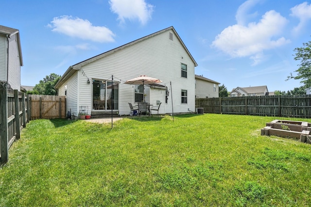 906 Linkfield Dr, Columbus, OH 43085 - back of property featuring a garden and a fenced backyard