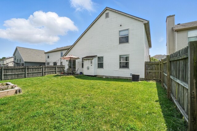 906 Linkfield Dr, Columbus, OH 43085 - back of house featuring a fenced backyard and a vegetable garden
