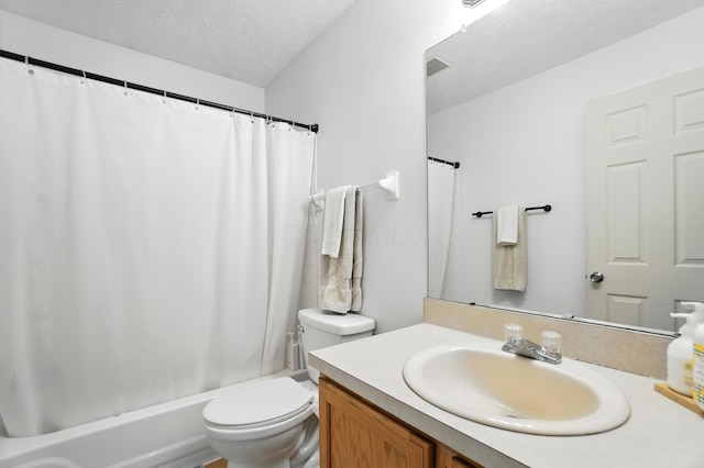 906 Linkfield Dr, Columbus, OH 43085 - full bath with vanity, a textured ceiling, and shower / tub combo