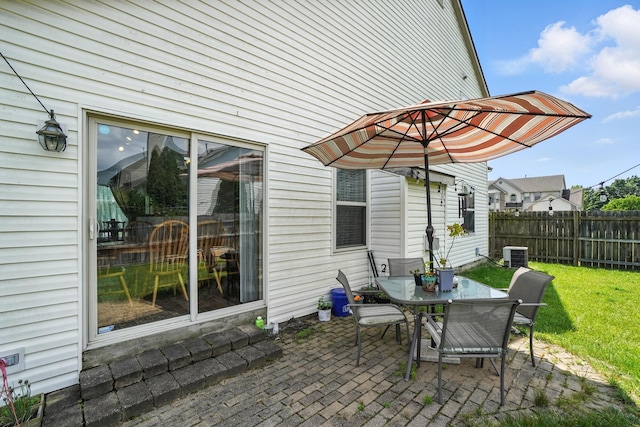 906 Linkfield Dr, Columbus, OH 43085 - view of patio / terrace featuring outdoor dining space