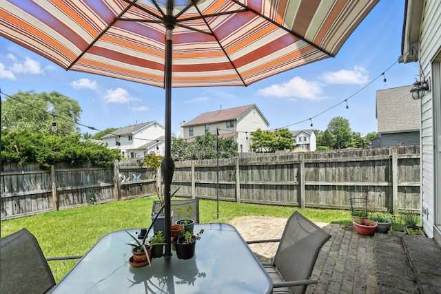 906 Linkfield Dr, Columbus, OH 43085 - fenced backyard featuring a patio and a residential view