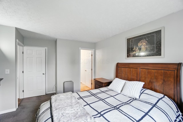 906 Linkfield Dr, Columbus, OH 43085 - bedroom featuring carpet and a textured ceiling