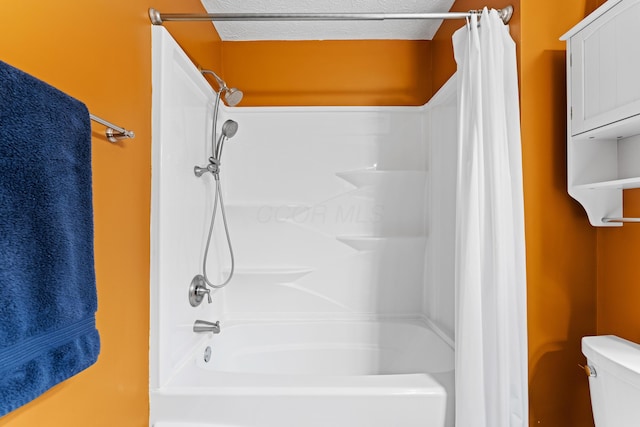 3550 Whisper Creek Dr, Columbus, OH 43231 - full bath with shower / tub combo