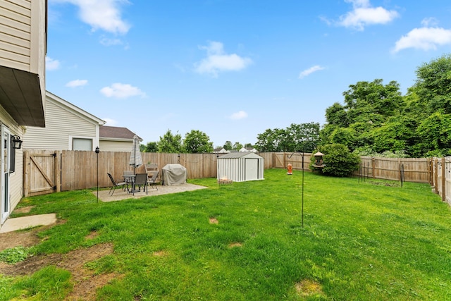 3550 Whisper Creek Dr, Columbus, OH 43231 - fenced backyard featuring a storage shed and a patio