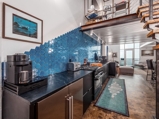 60 E Spring St Unit 214, Columbus, OH 43215 - bar with tasteful backsplash, range with gas stovetop, and concrete floors